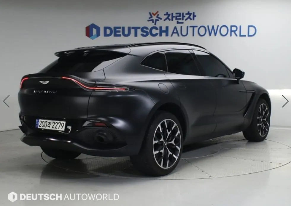 Aston Martin DBX — фото 10