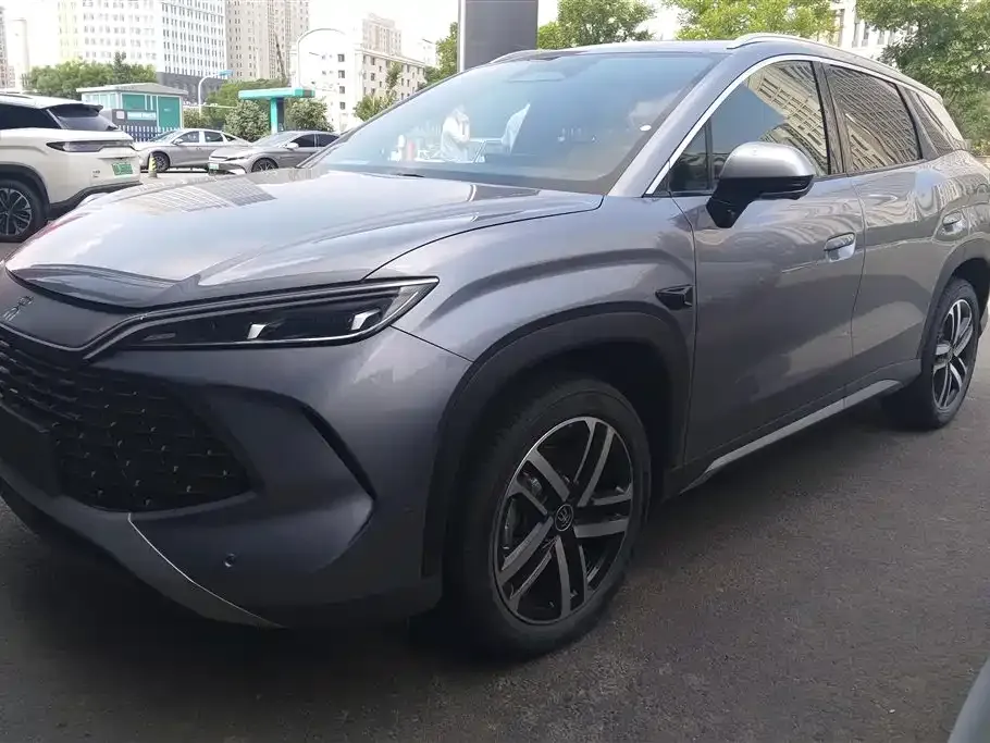 BYD L DM-i — фото 1