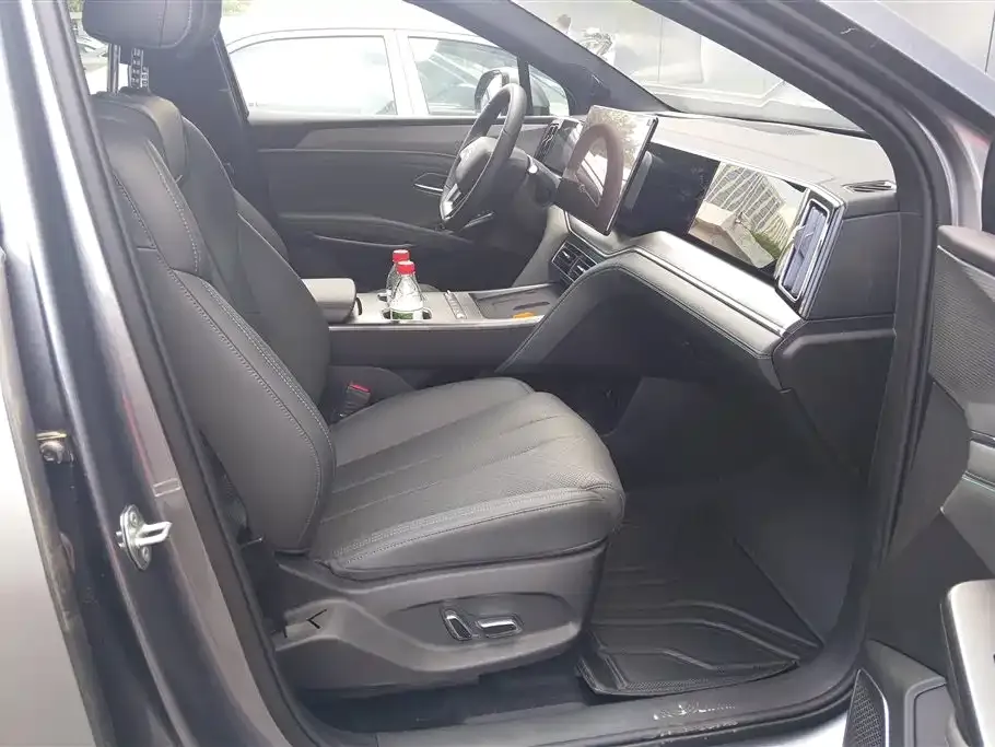 BYD L DM-i — фото 3