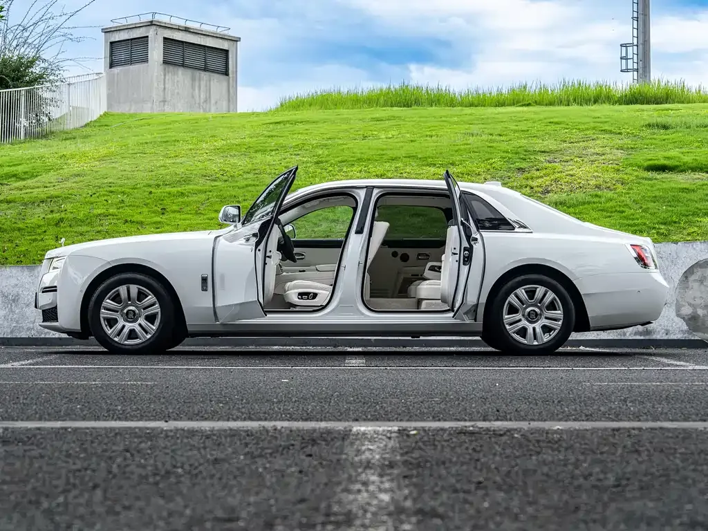 Rolls-Royce Ghost — фото 10
