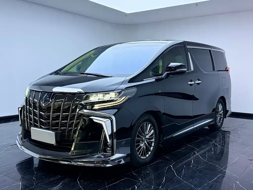 Toyota Alphard — фото 1