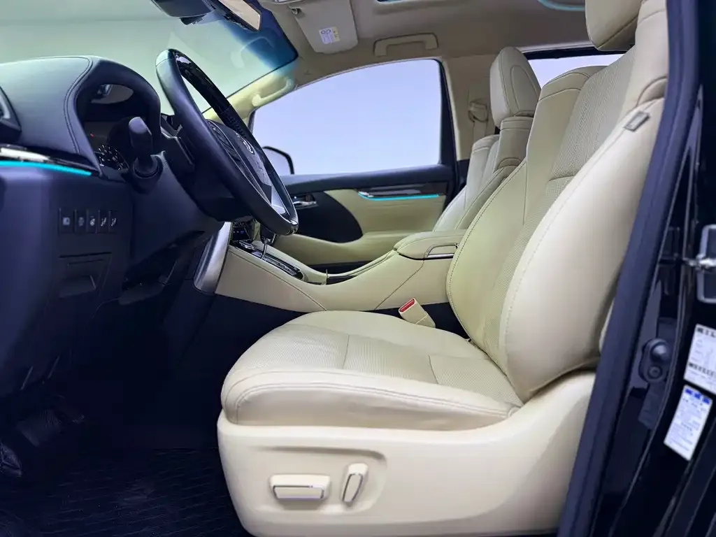 Toyota Alphard — фото 2
