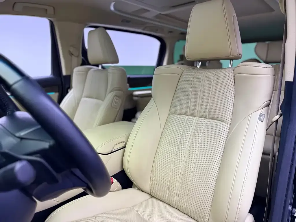 Toyota Alphard — фото 5