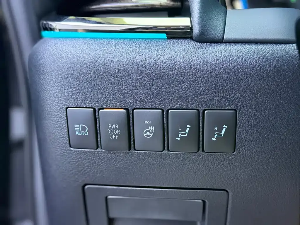 Toyota Alphard — фото 10