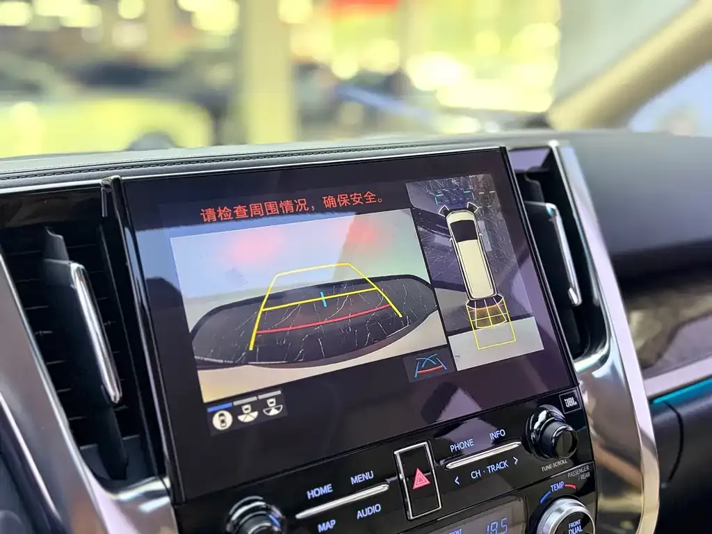Toyota Alphard — фото 9