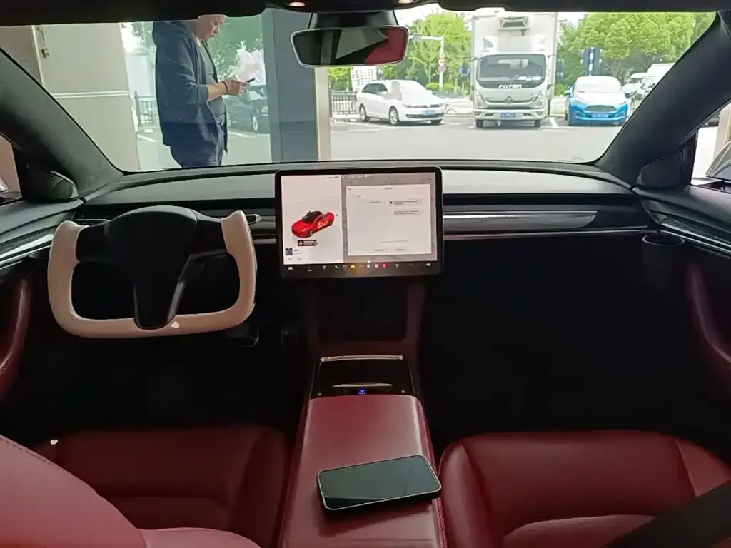 Tesla Model 3 — фото 2