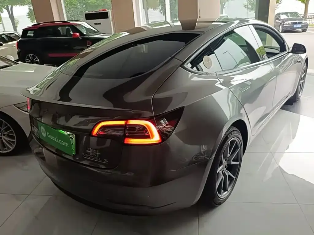 Tesla Model 3 — фото 10