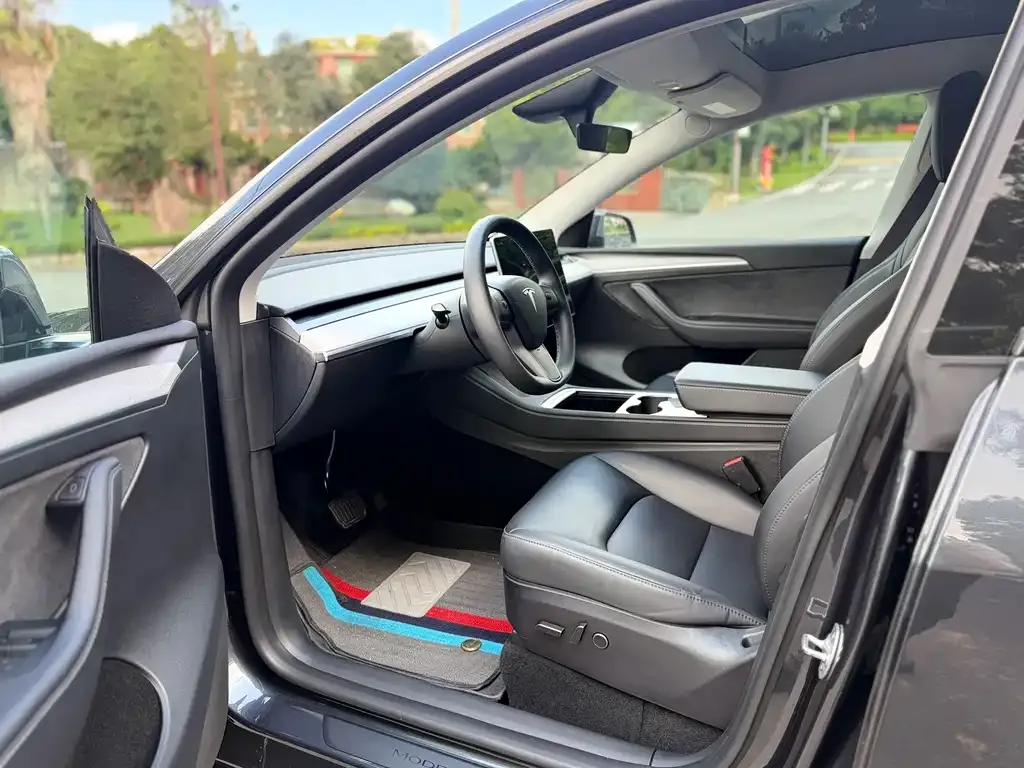 Tesla Model Y — фото 3