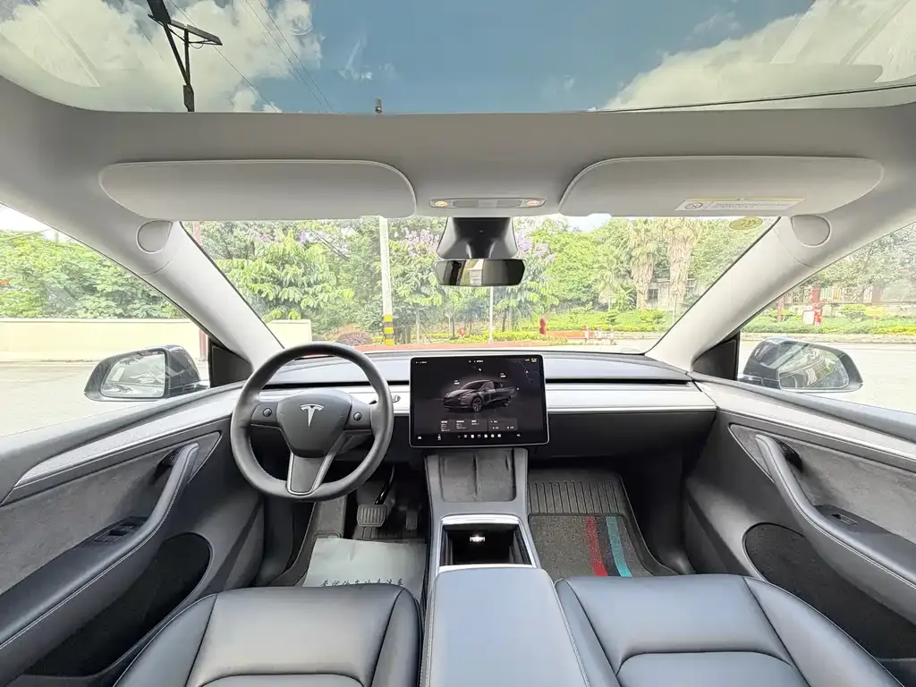 Tesla Model Y — фото 8