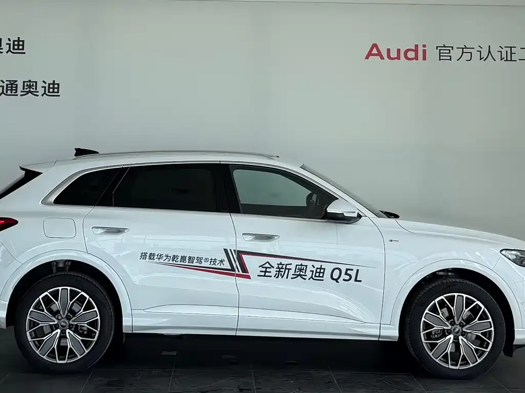 Audi Q5L — фото 6