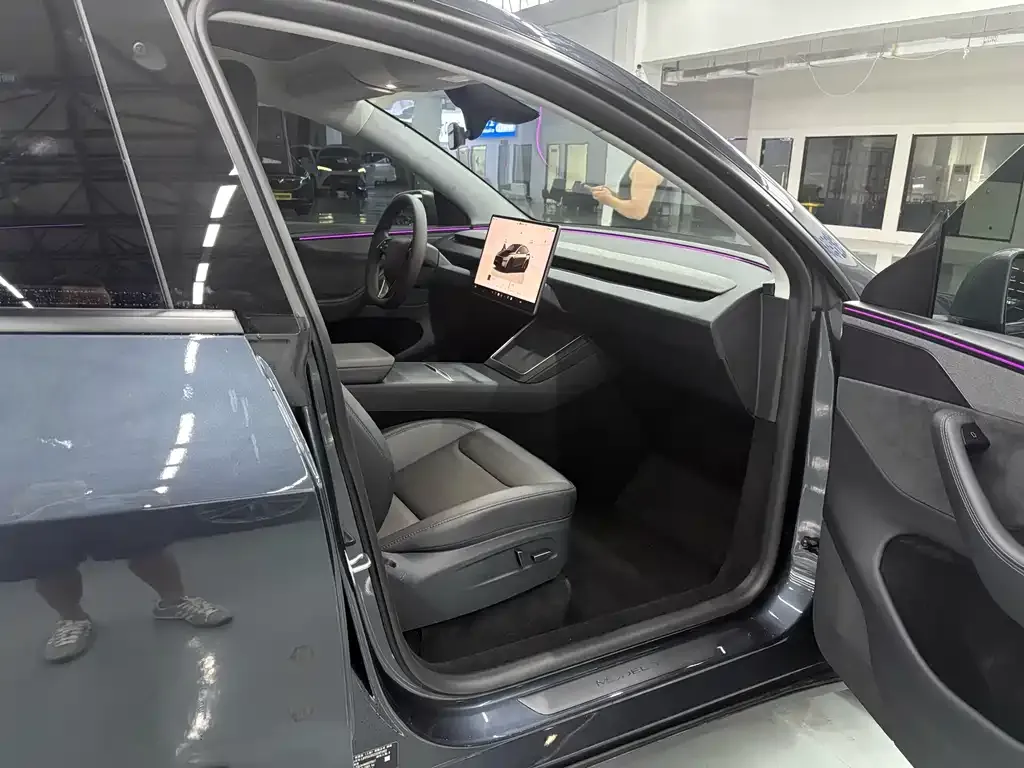 Tesla Model Y — фото 9