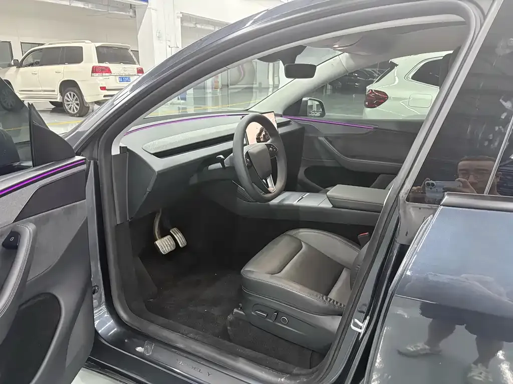 Tesla Model Y — фото 7