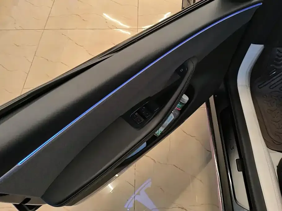 Tesla Model 3 — фото 3