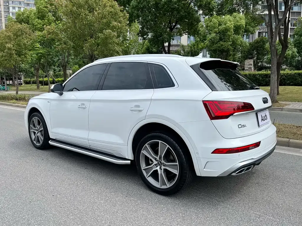 Audi Q5L — фото 9