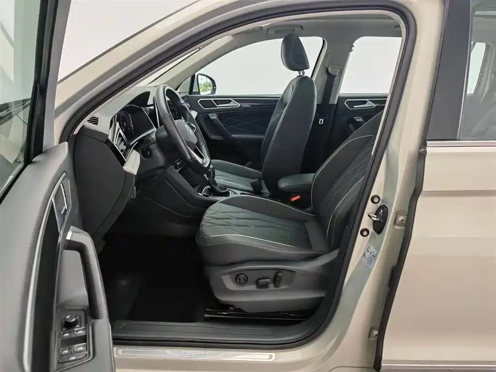 Volkswagen Tiguan L — фото 7