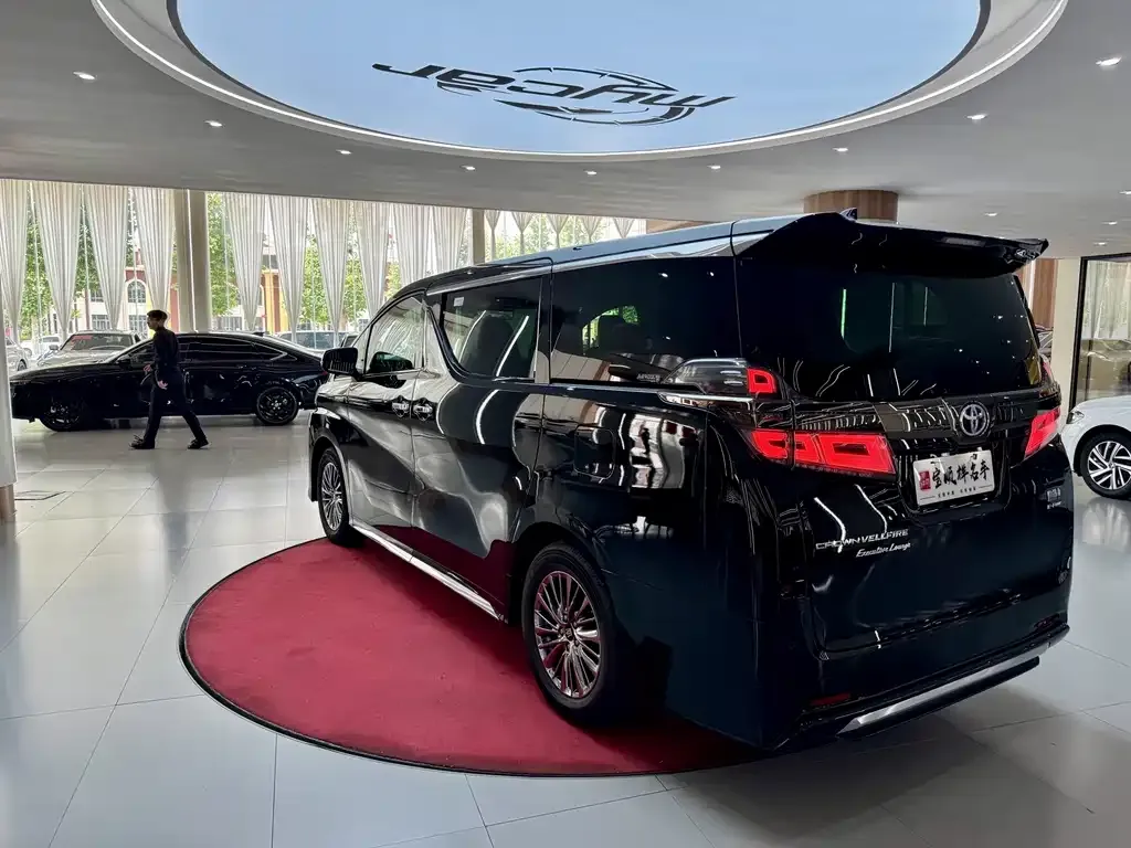 Toyota Vellfire — фото 6