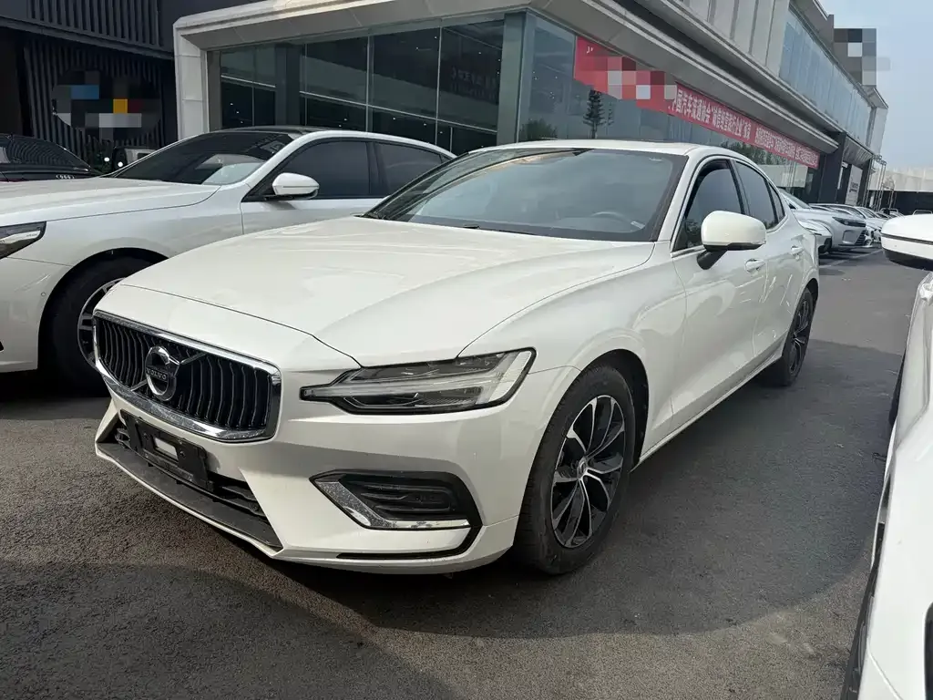 Volvo S60 — фото 1
