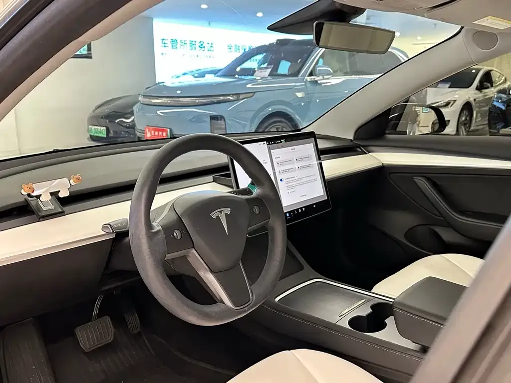Tesla Model 3 — фото 10