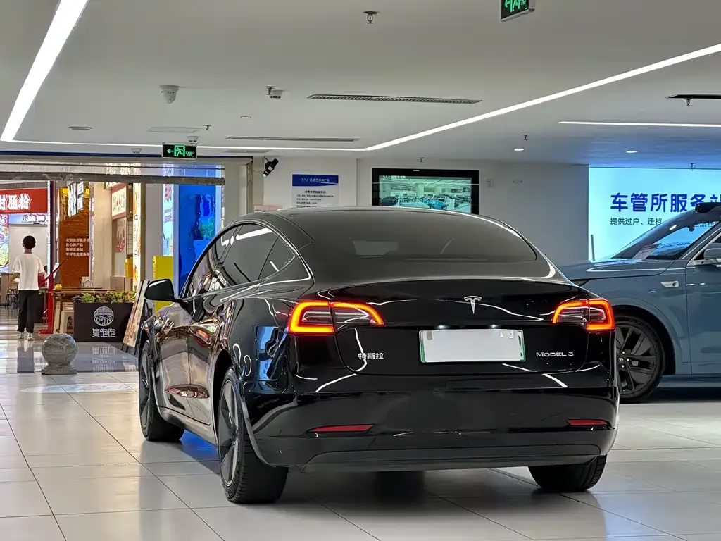 Tesla Model 3 — фото 3