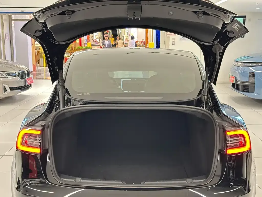 Tesla Model 3 — фото 9