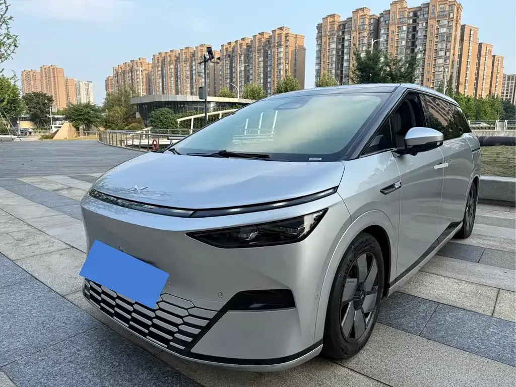 XPeng X9
