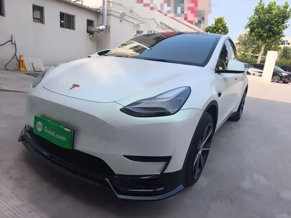 Tesla Model Y — фото 1