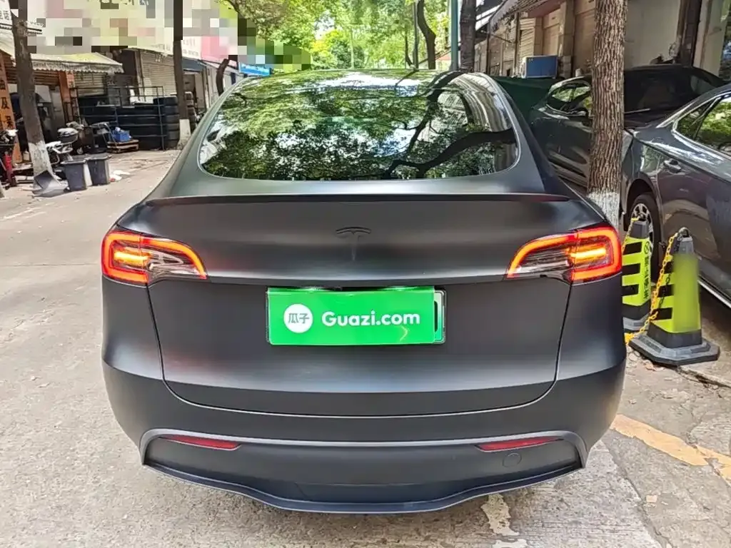 Tesla Model Y — фото 10