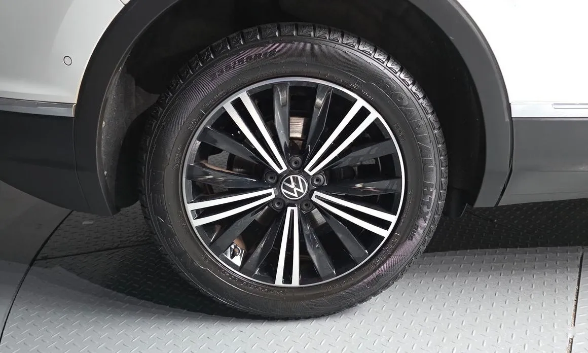 Volkswagen Tiguan — фото 10