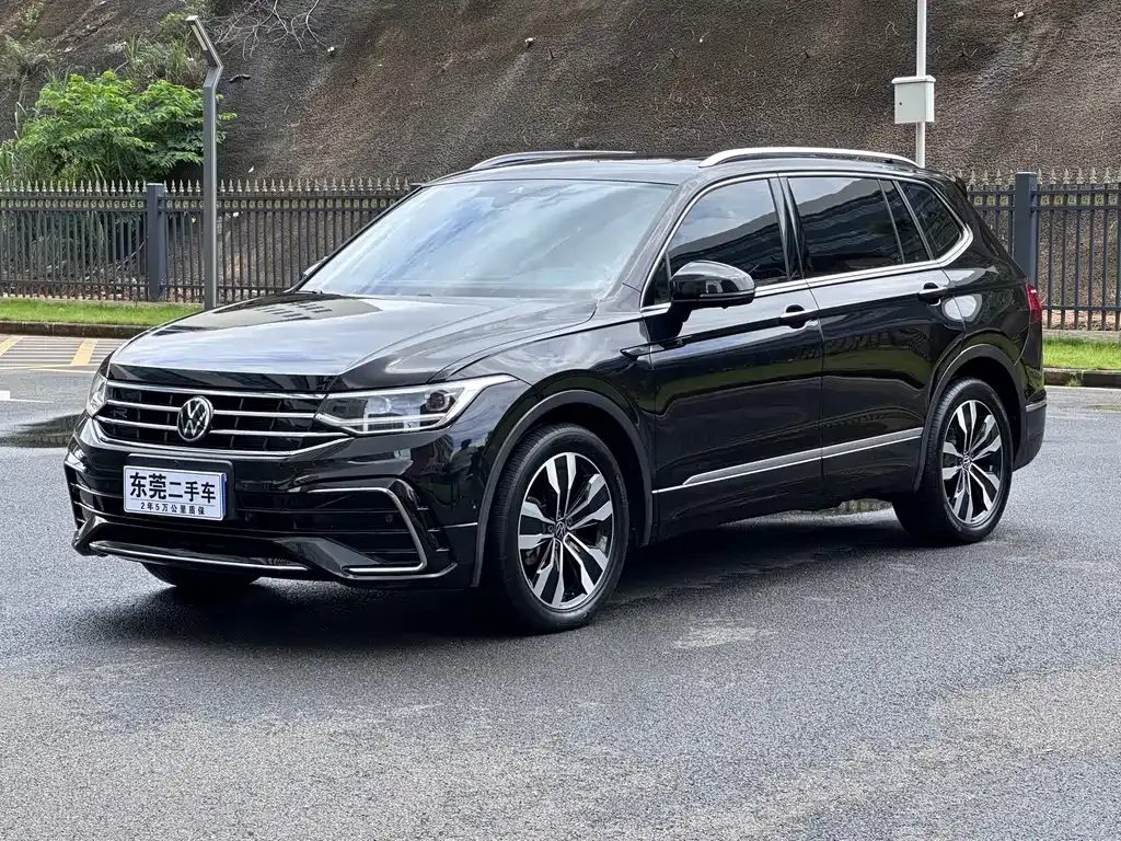 Volkswagen Tiguan L — фото 1