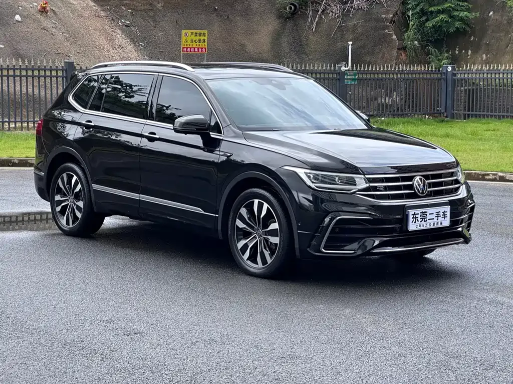 Volkswagen Tiguan L — фото 10