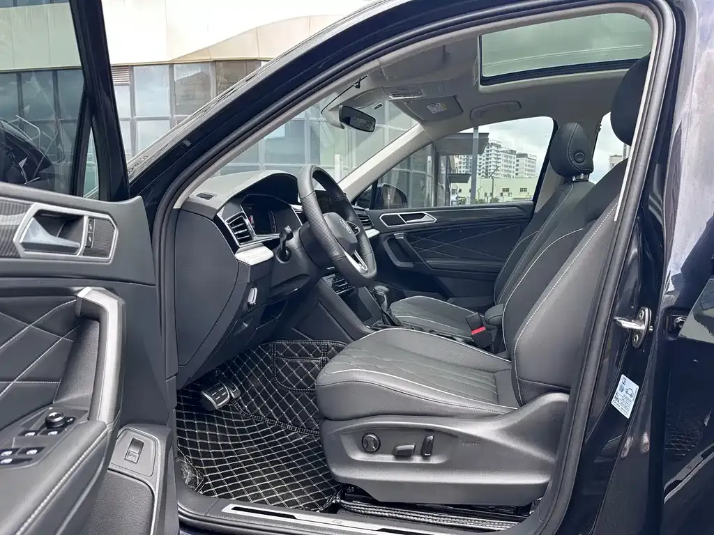 Volkswagen Tiguan L — фото 2