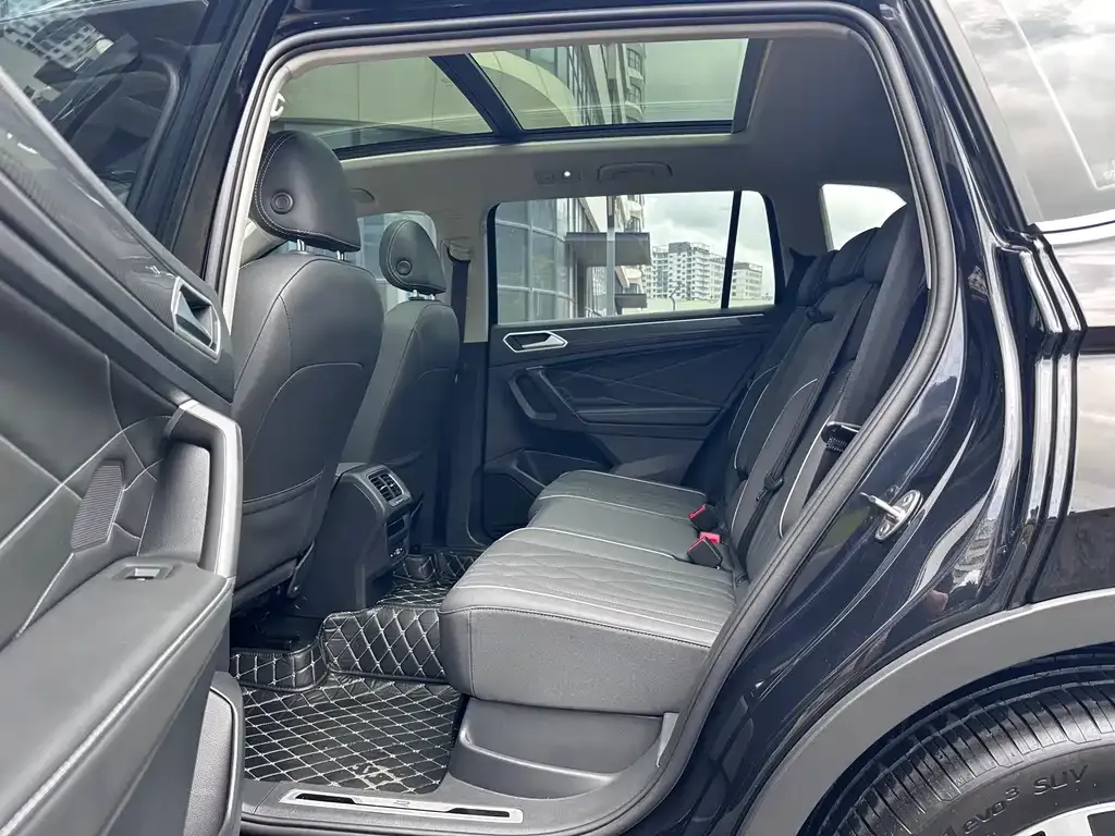 Volkswagen Tiguan L — фото 4