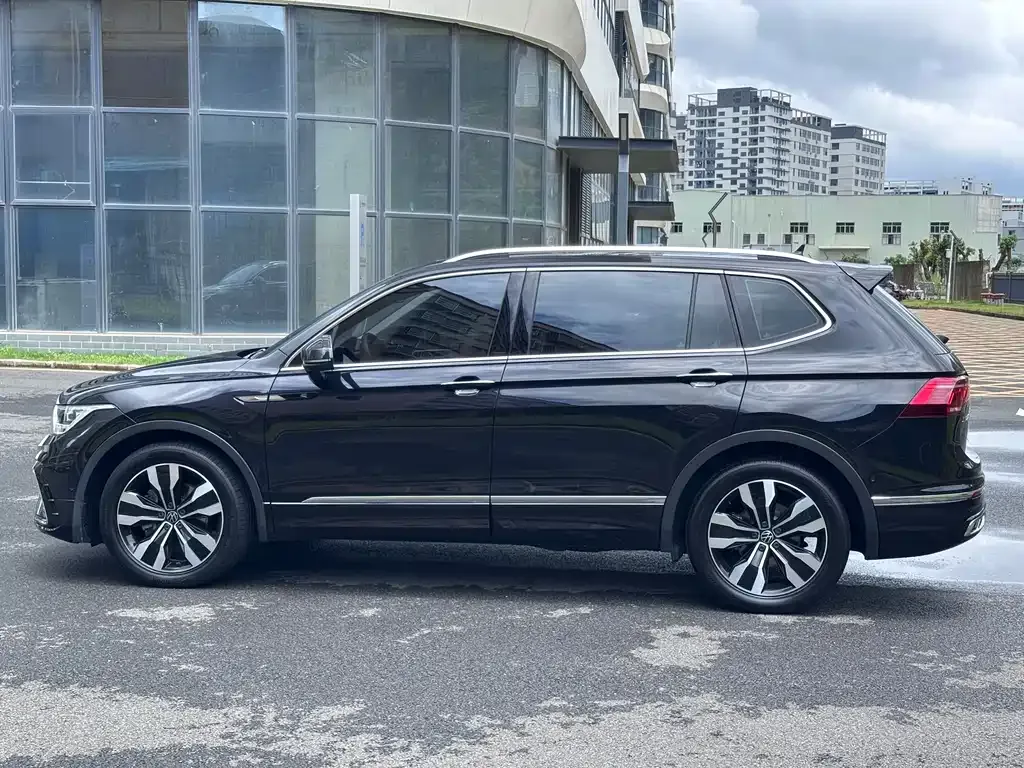 Volkswagen Tiguan L — фото 6