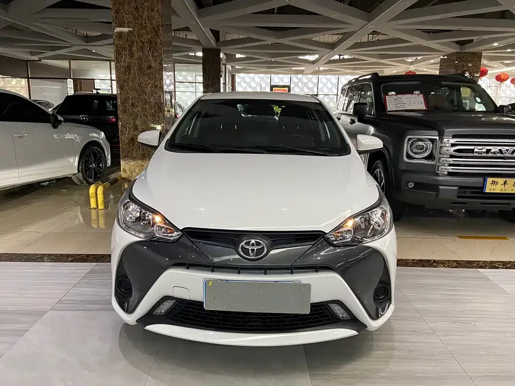 Toyota Yaris L — фото 3