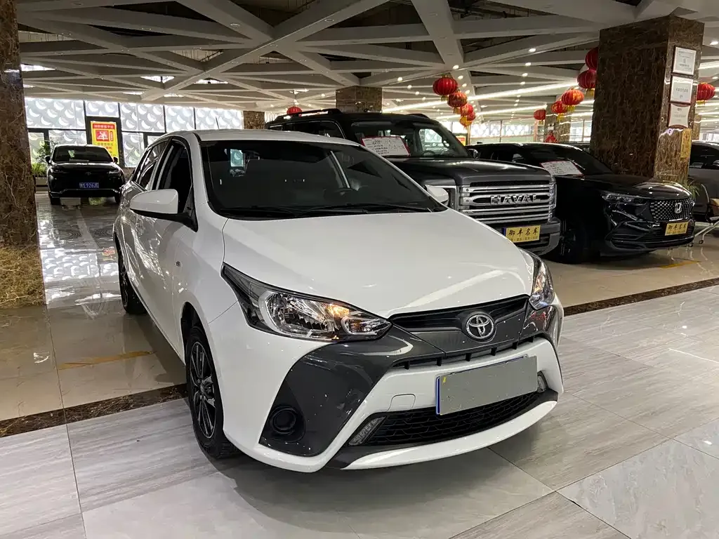 Toyota Yaris L — фото 4