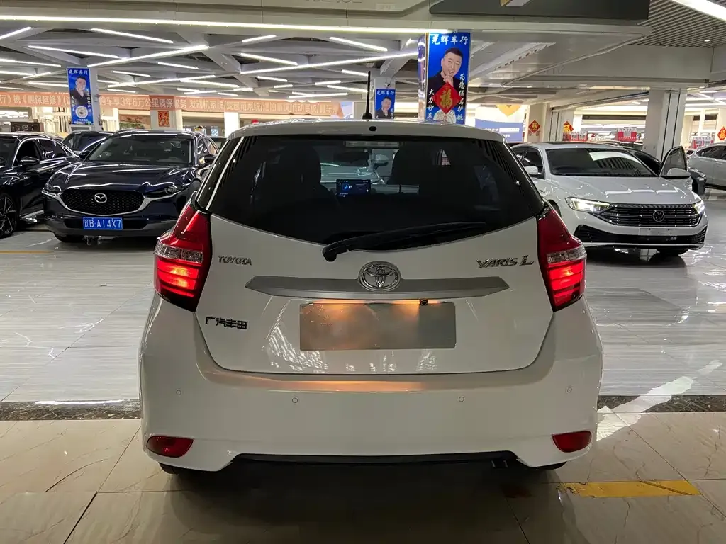 Toyota Yaris L — фото 5
