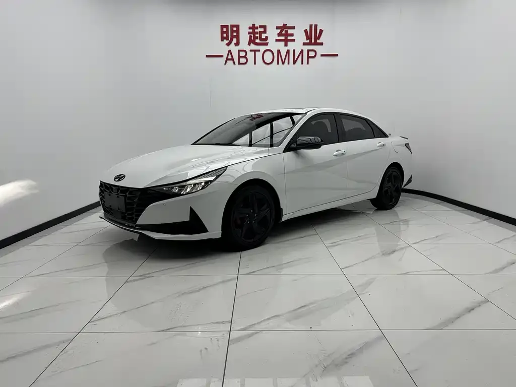 Hyundai Elantra — фото 1