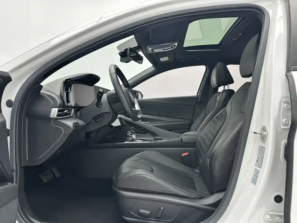 Hyundai Elantra — фото 4