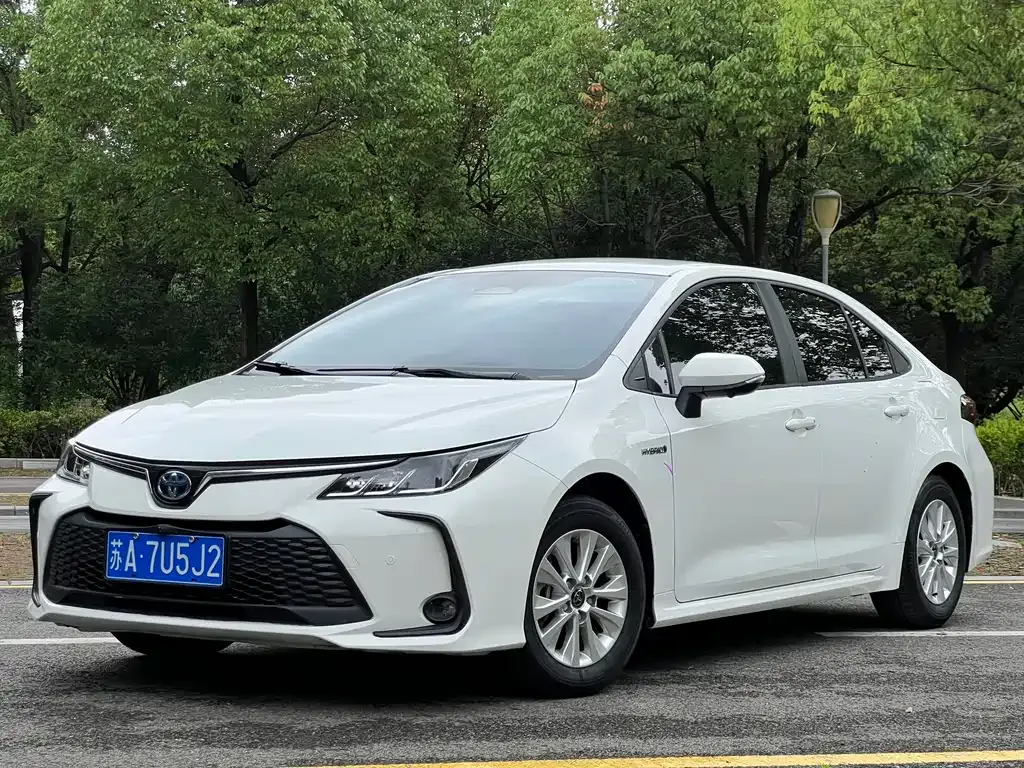 Toyota Corolla — фото 1