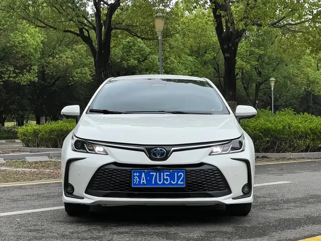 Toyota Corolla — фото 4