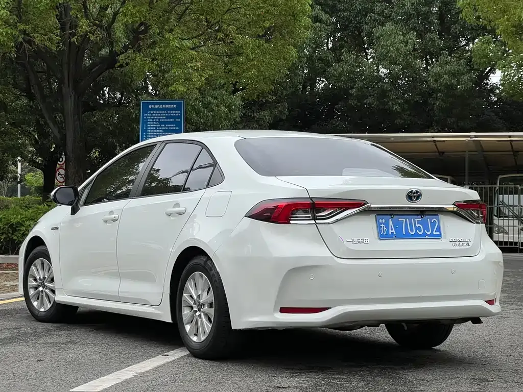 Toyota Corolla — фото 10