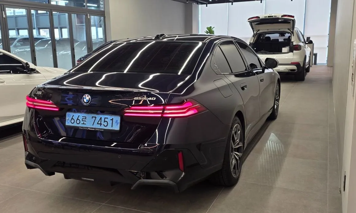 BMW i5 — фото 5
