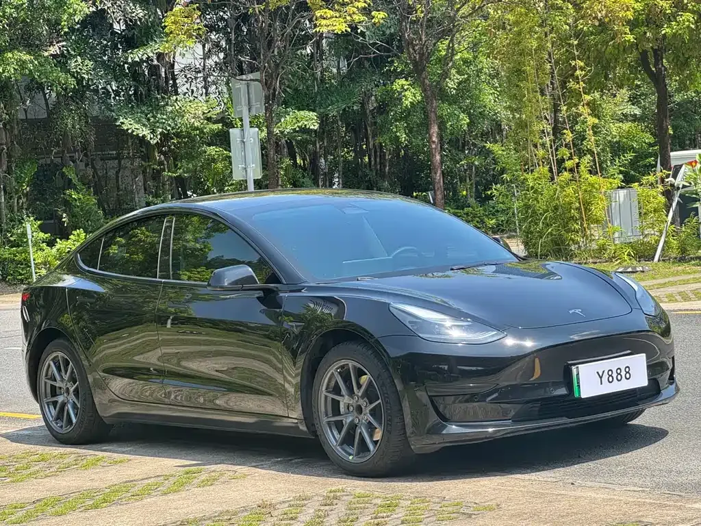 Tesla Model 3 — фото 9