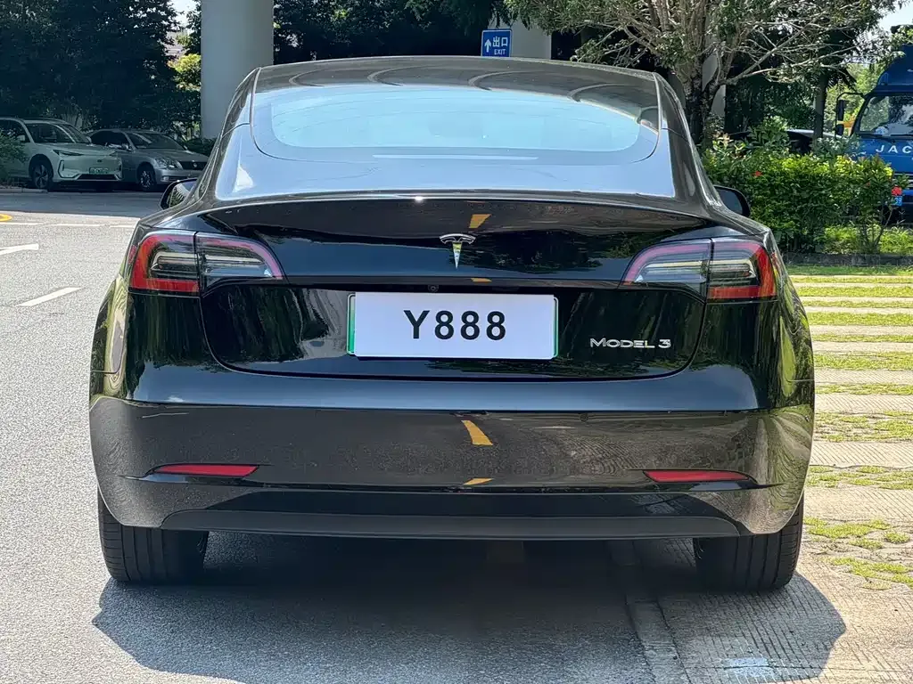 Tesla Model 3 — фото 5