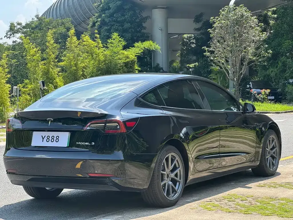 Tesla Model 3 — фото 7