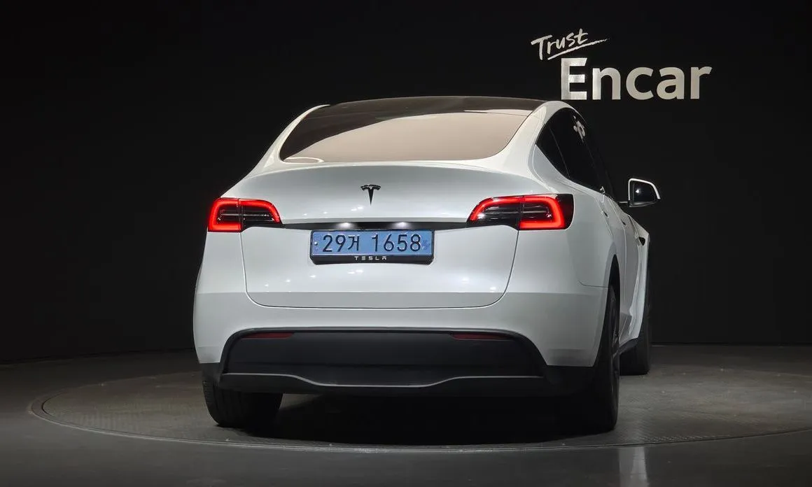 Tesla Model Y — фото 3