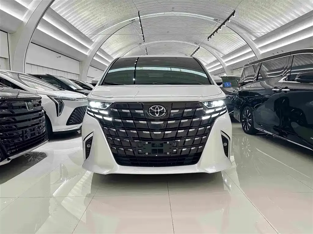 Toyota Alphard — фото 5