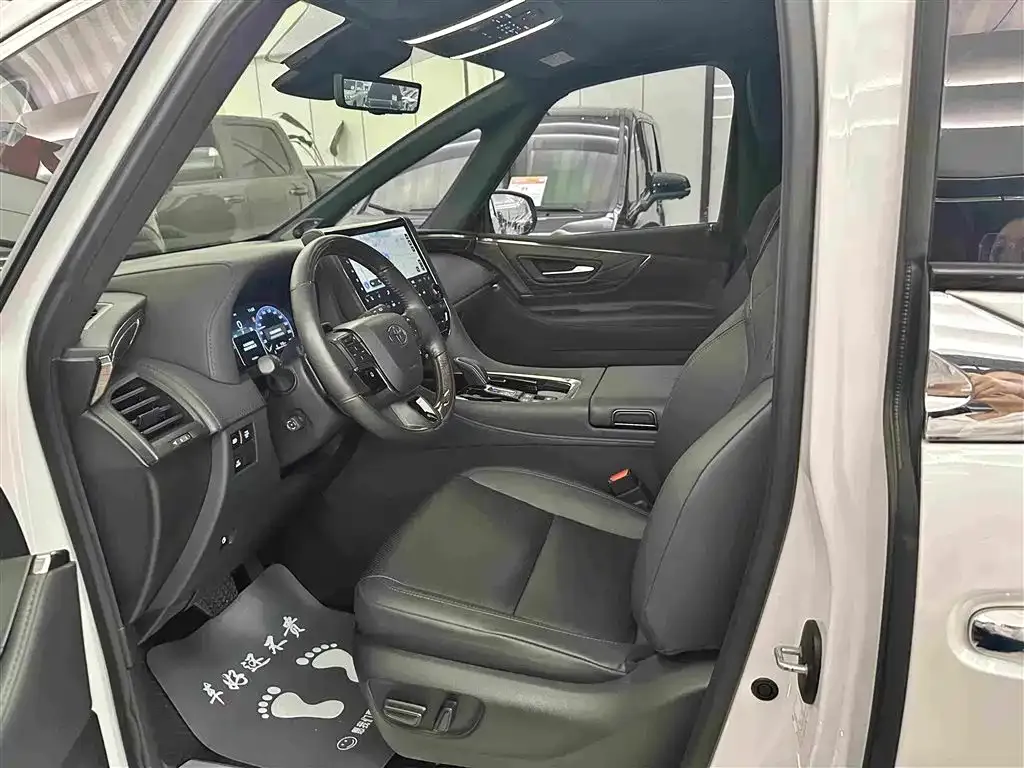 Toyota Alphard — фото 4
