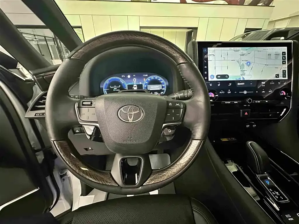 Toyota Alphard — фото 6