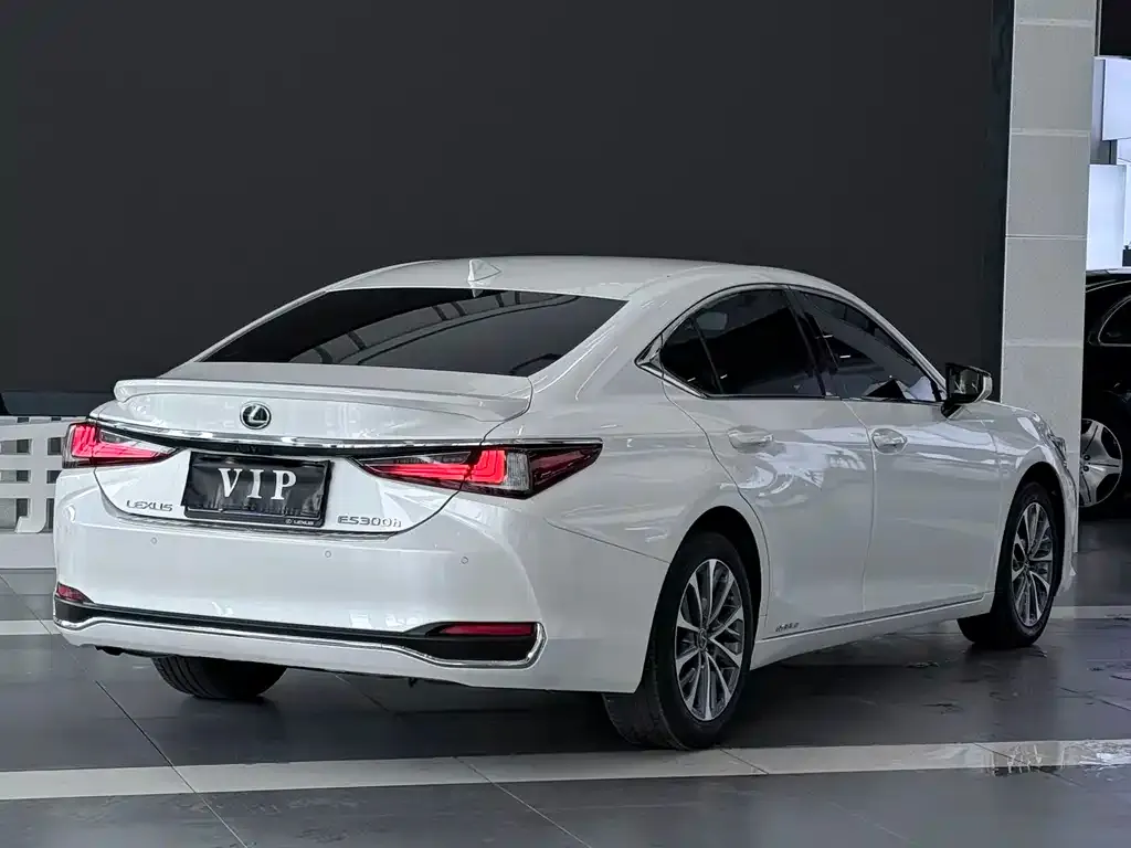 Lexus ES — фото 7